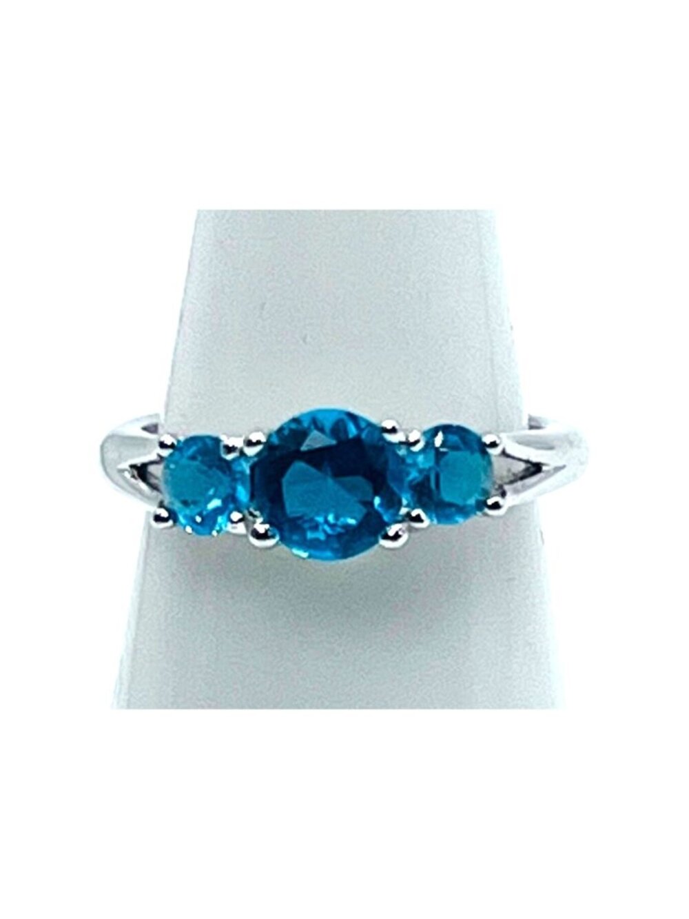 Ring Bomb Party Ring, NWOT, Size 6 Aqua blue stones silver color band